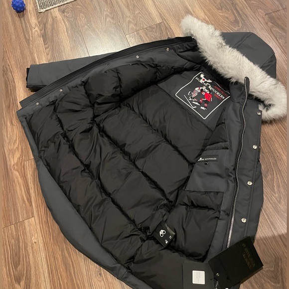 Moose Knuckles Parka with White Fur Trim - Picture 5 of 5